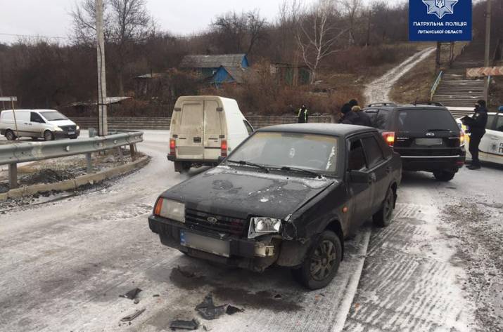 Сегодня, 3 декабря, около 10:00 между Лисичанском и Северодонецком произошла авария.