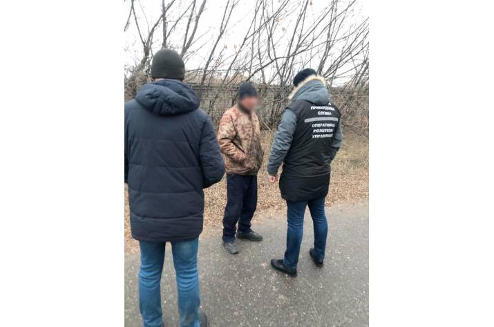 Вчера, 3 декабря, пограничники задержали мужчину, который разгуливал по улицам Попасной с гранатой и запалом.