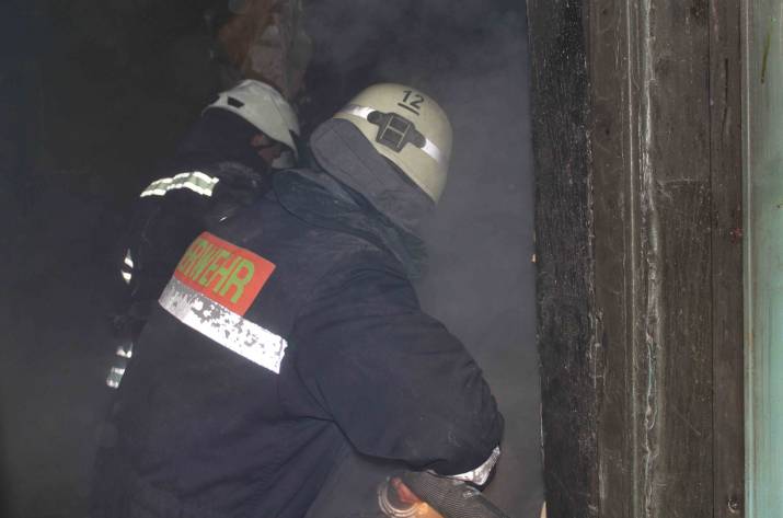 Вчера, 8 декабря, в 22:52 спасатели получили сообщение о пожаре в пятиэтажном жилом доме по ул. Федоренко в Северодонецке.