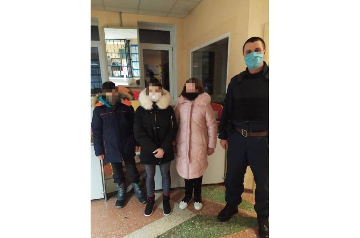 Полицейские разыскали подростков, сбежавших из центра реабилитации в Лисичанске.