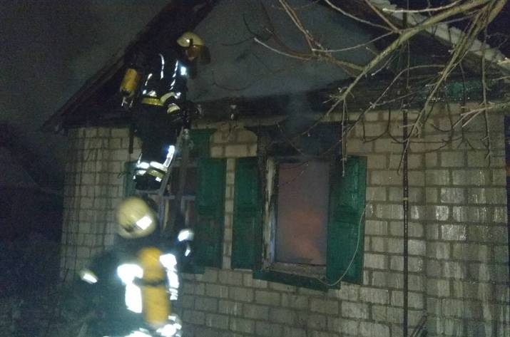 Вчера, 21 января, в 21:49 в Службу спасения поступило сообщение о возгорании жилого дома в с. Нижняя Ольховая Станично-Луганского района.