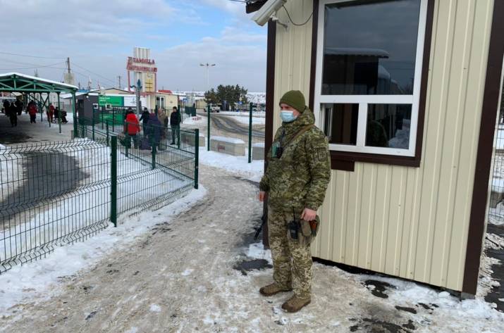 Все украинские КПВВ на линии разграничения функционируют ежедневно с 08.00 до 16.00.