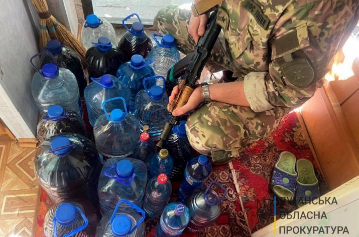 На Луганщине за незаконный бизнес судить двух женщин. Им грозит наказание в виде штрафа - от 85 тыс. грн до 170 тыс. грн с конфискацией и уничтожением алкоголя.