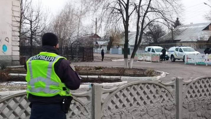 Сперва бывшая учительница, а теперь ученики: В Луганской области во второй раз 