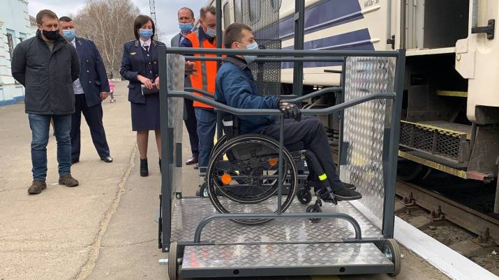 На ж/д вокзале Попасной появилась платформа для посадки в вагоны (фото)