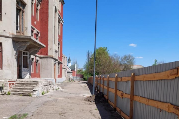 Роботи по збереженню бельгійської лікарні в Лисичанську тривають