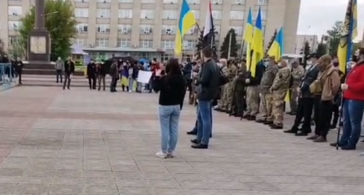 Возле Луганской ОГА в Северодонецке протестуют ветераны АТО/ООС (видео)