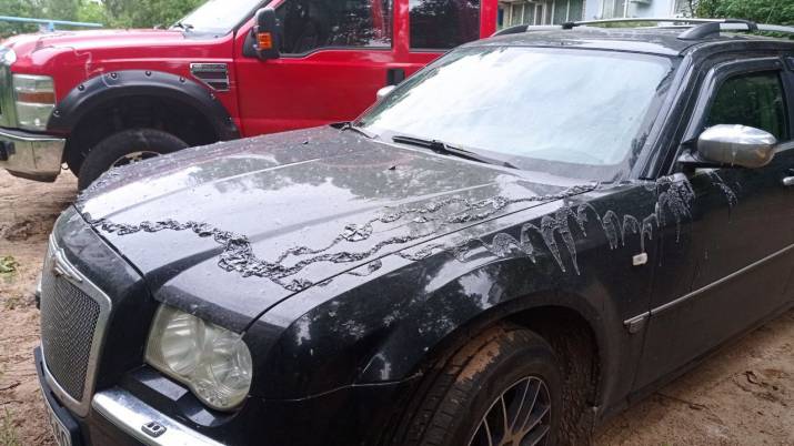 Рубежное: Харчуку облили кислотой два автомобиля (фото)
