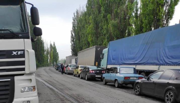 На пункте пропуска между ОРДО и РФ огромные очереди (фото)