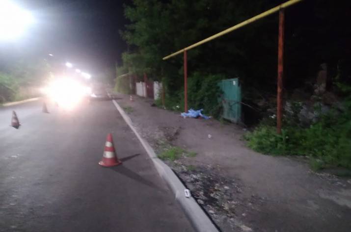 В Горском произошла авария, в результате которой один человек погиб, еще двое находятся в реанимации.