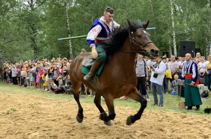 На речке Красной в Кременной прошел областной фестиваль «Луганщина – це Україна».