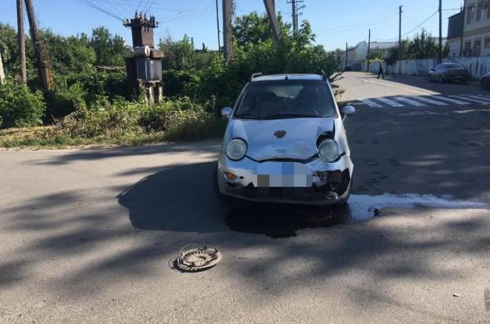 Вчера, 13 июля, на перекрестке улиц Заводская и Лангемака в Старобельске произошла авария. Есть пострадавшие.