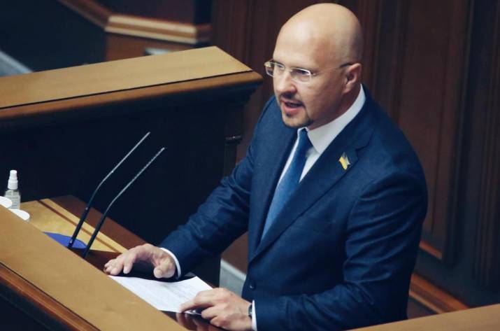 Вельможный: вопрос диспропорции пенсий должен быть решен на законодательном уровне