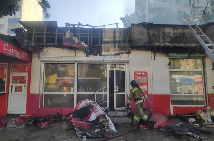 Два магазина сгорели в Донецке