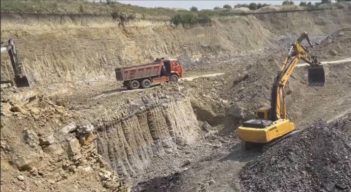 Нардеп потребовал прекратить незаконную добычу угля в Луганской области