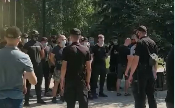 В Кременной протестуют против строительства мусорозавода в центре города