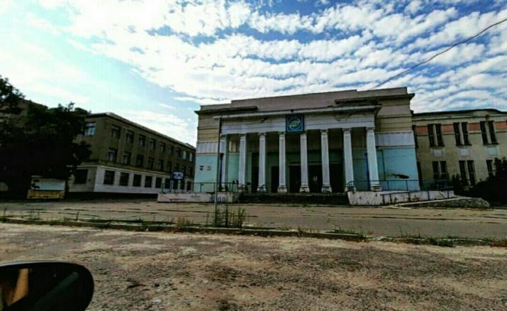 Жители Луганска показали, как сейчас выглядит оккупированный город.