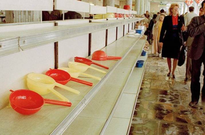 Многие фанаты СССР периодически рассказывают в комментариях, что Совок был страной исключительно честных и порядочных людей, которые никогда не брали чужого, двери в квартиры даже не запирались на зам