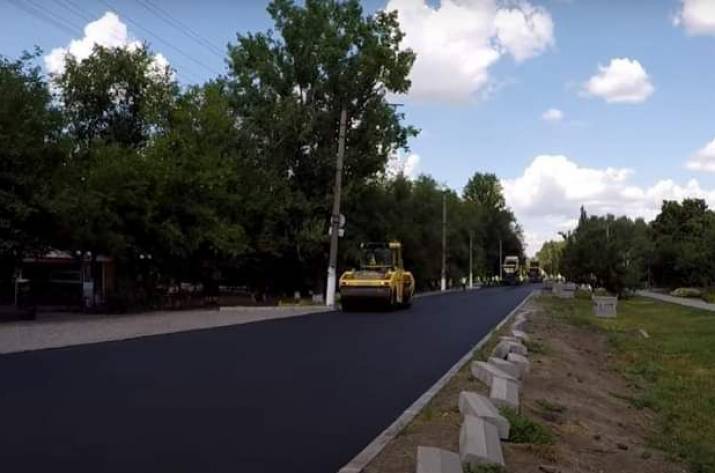 В Луганской области продолжается ремонт дороги до Мелового