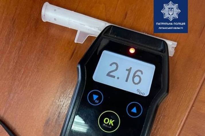 В Рубежном нетрезвый водитель предлагал патрульным взятку