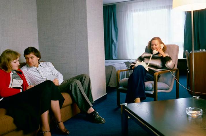 Если говорить о совковых гостиницах в общем, то они представляли собой типичный срез советского общества — на бумаге было одно, на деле другое, а говорили все про третье. И точно так же, как и в любом