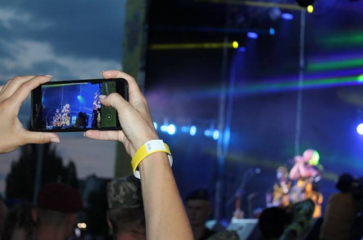 На Луганщине пять тысяч человек спели Червону руту