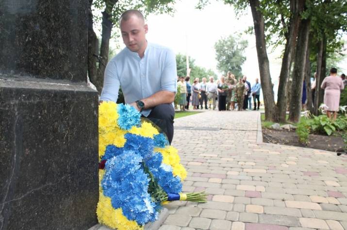 День Независимости: северодончане возложили цветы к памятникам выдающихся украинцев (фото, видео)