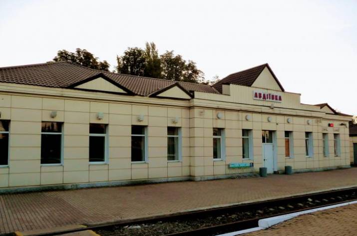 Под огнем боевиков оказался вокзал в Авдеевке: 