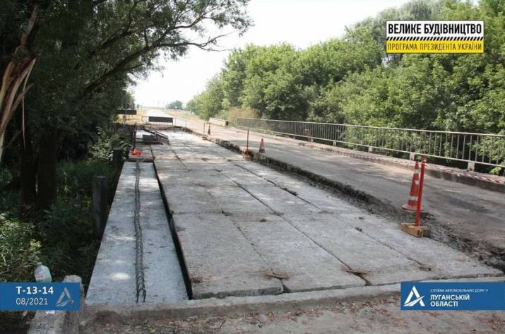 В Старобельском районе продолжается ремонт моста