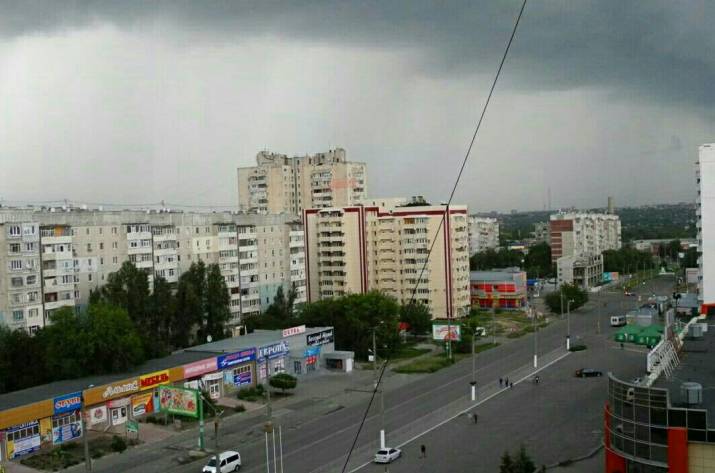 Жители Луганска показали, как сейчас выглядит оккупированный город.