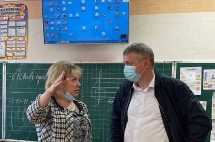 Для первоклашек Луганщины приобрели 21 смарт-телевизор