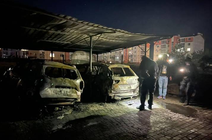 Правоохранители устанавливают причину возгорания двух автомобилей в Северодонецке.