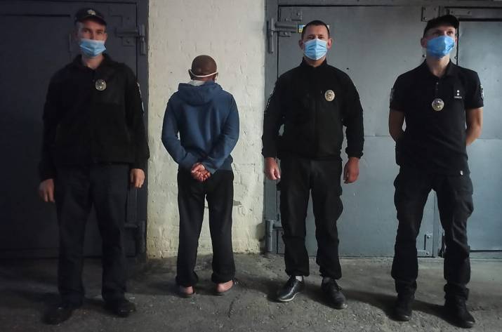 Полицейские задержали мужчину, который подозревается в жестоком убийстве.