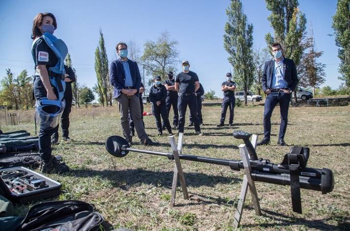 ЕС помог разминировать 72 гектара земли на Луганщине