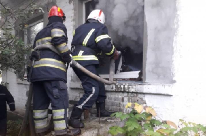 Сегодня, 24 сентября, в 6:45 в Службу спасения поступило сообщение о том, что на ул. Спортивная в Лисичанске из дома идет дым.