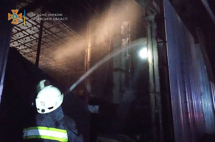 Вчера, 29 сентября, в 20:03 в Службу спасения поступило сообщение о возгорании сушилки семян на частной территории фермерского хозяйства в пос. Лагидное Сватовского района.