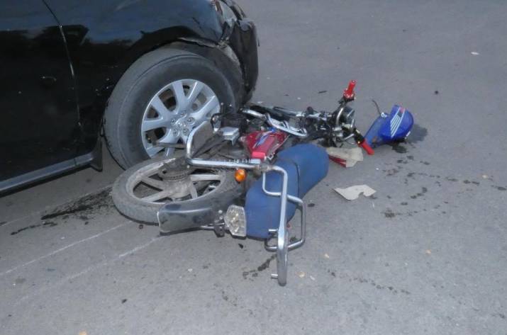 На перекрестке улиц Заводская и Лангемака в Старобельске произошло ДТП.