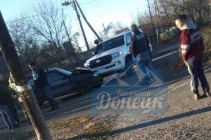 В Донецке автомобиль ОБСЕ попал в ДТП