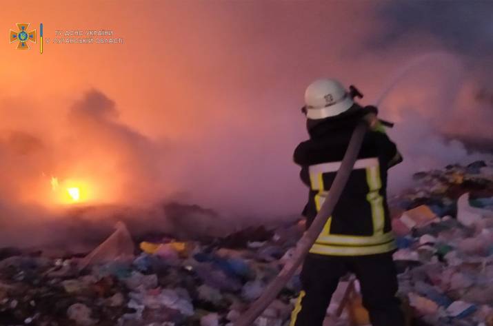 В Рубежном ликвидировали пожар на полигоне твердых отходов.