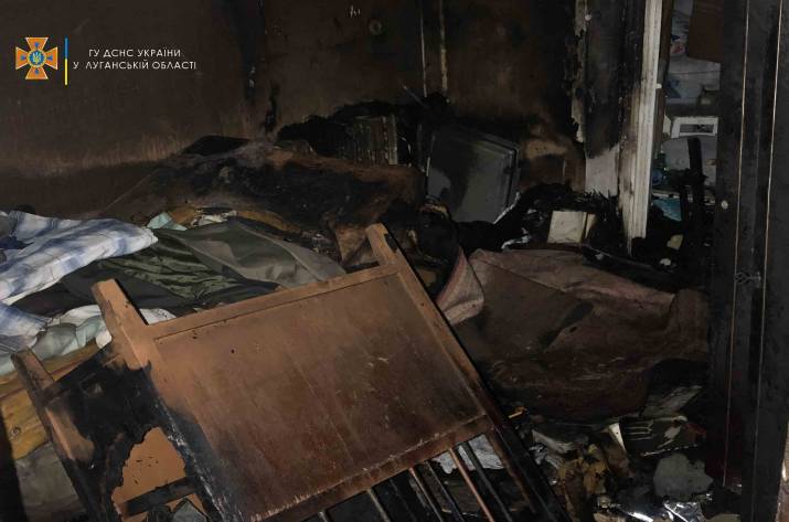 Вчера, 28 октября, в 18:25 в Службу спасения поступило сообщение о том, что на проспекте Космонавтов в Северодонецке горит квартира.