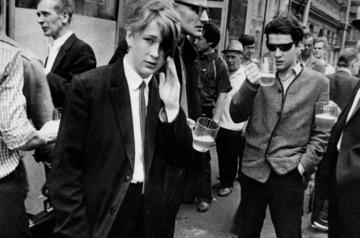 Так, друзья, сегодня будет интересный пост на счёт советской торговли, а точнее — одной из её составляющих — подпольного рынка, который весьма сильно был развит в позднем СССР. В личку на фейсбуке нап