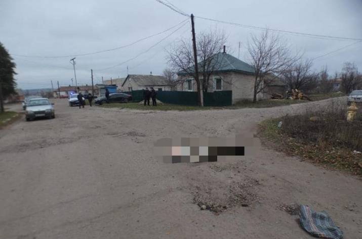 Сегодня, 13 декабря, в дежурную часть полиции Старобельска поступило сообщение о том, что в селе Шульгинка случилась авария.