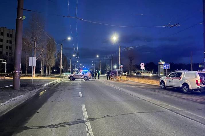 Сегодня, 20 декабря, в 15:20 в полицию поступило сообщение от диспетчера ГСЧС о том, что возле остановки общественного транспорта по ул. Новикова в Северодонецке был выявлен предмет, похожий на гранат
