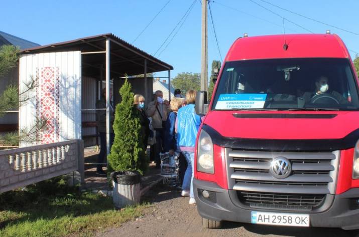В 57 сел Луганской и Донецкой областей запущены социальные автобусы