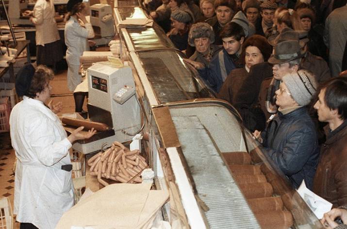 Так, друзья, сегодня будет пост на интересную и важную тему — почему и за что именно россияне так любят СССР. Я читаю большинство комментариев к своим постам про совок и за это время накопил довольно