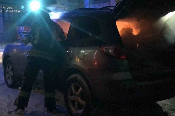 В Рубежном снова горело авто (фото)