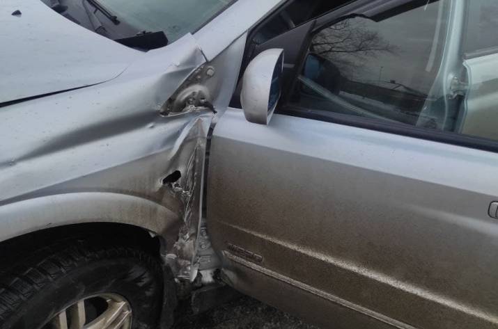 В Рубежном составили протокол на водителя, совершившего наезд на столб.