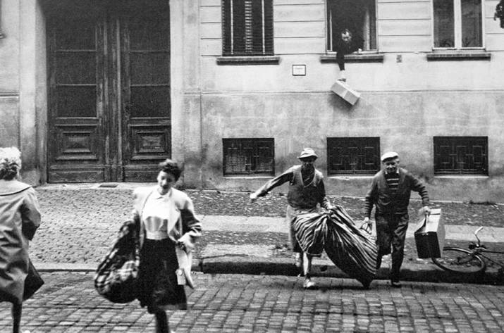 А вот интересный вопрос для всех любителей СССР и совка — если в СССР жизнь была такой распрекрасной и замечательной, как вы рассказываете — почему люди оттуда бежали? И для чего власти не выпускали л