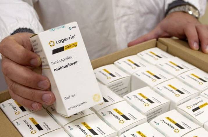 В аптеке не купишь: Как получить таблетки от COVID-19