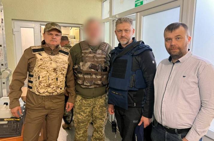 Луганщина получила бронированную машину для эвакуации жителей